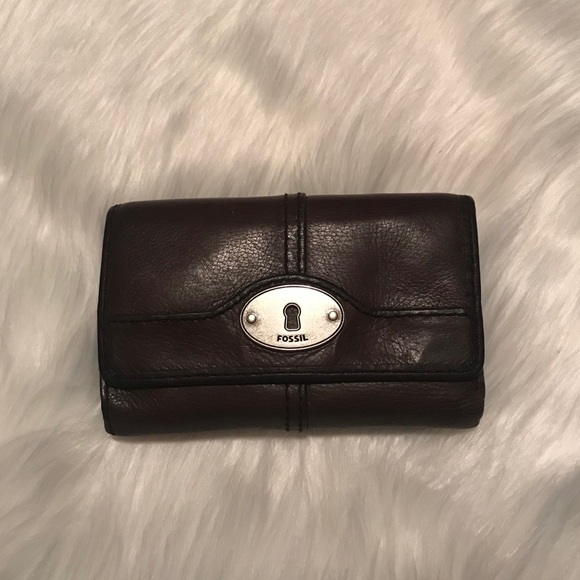 Fossil Handbags - Fossil Leather Wallet 🔑